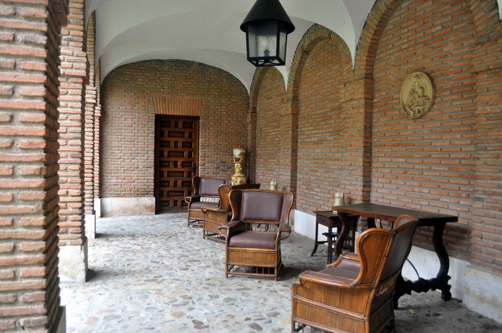 PATIO DE ENTRADA A LA CASA