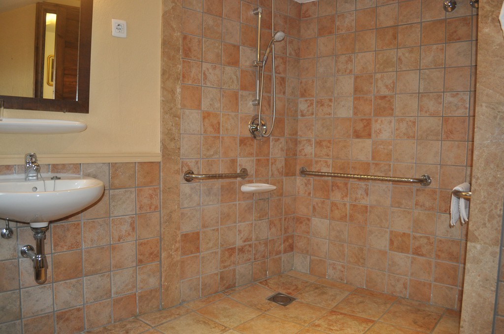 BAÑO PARA PERSONAS CON DISCAPACIDAD