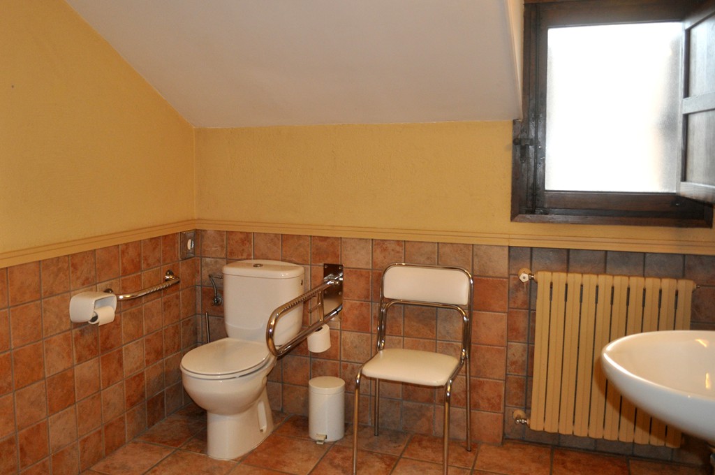 BAÑO PARA PERSONAS CON DISCAPACIDAD