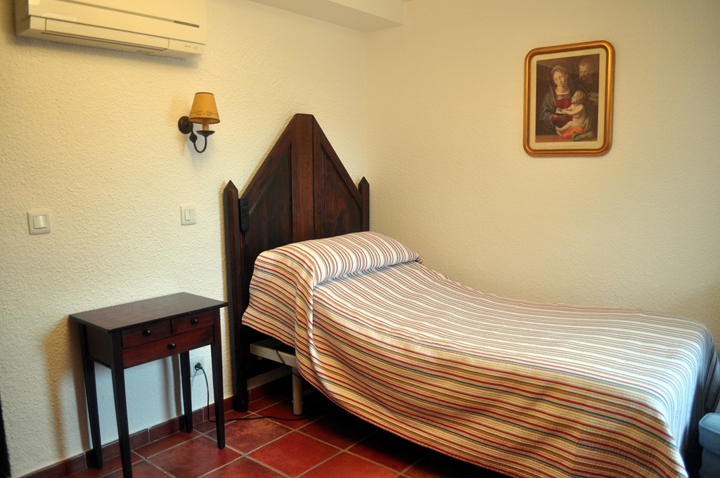 HABITACIÓN CON CAMA ARTICULADA