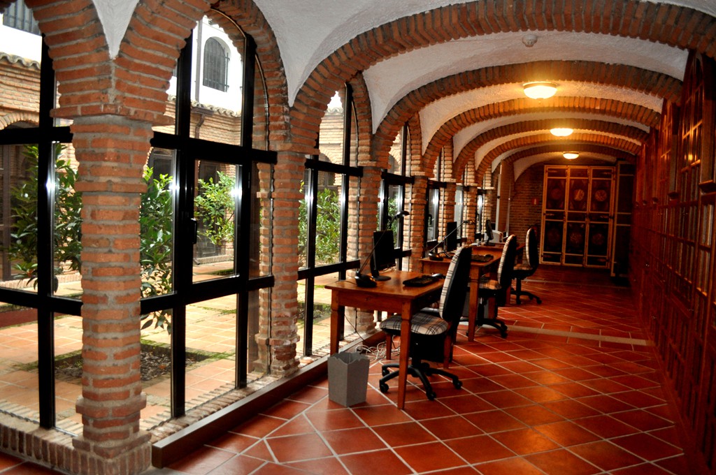 ZONA ORDERNADORES - PATIO DE LOS NARANJOS